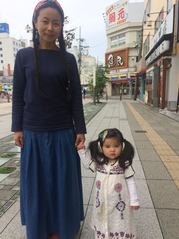 画像: Granddaughter and grandmother